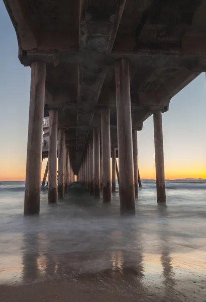 Bajo el muelle de Huntington Beach — Foto de Stock