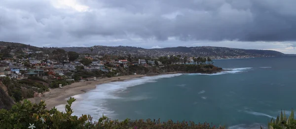 Nubes de lluvia sobre Crescent Bay en Laguna Beach — Foto de Stock