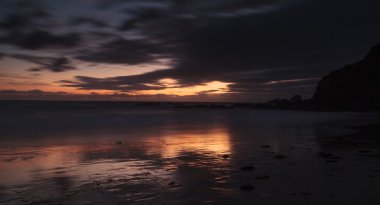 Hilal Bay üzerinde yağmur bulutları