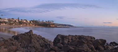 Hilal Bay günbatımında okyanus panoramik plaj