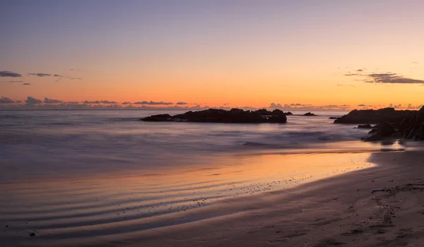 Hilal Bay günbatımında okyanus panoramik plaj — Stok fotoğraf