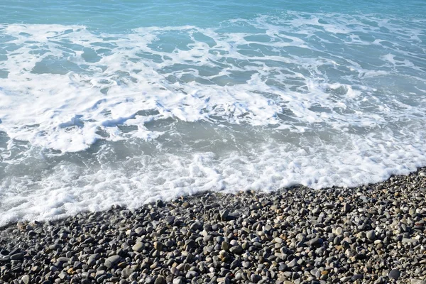 Riva del mare con schiuma — Foto Stock