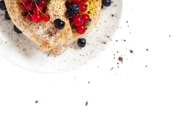 Grädda isolerade. Scones med marmelad på en tallrik. — Stockfoto