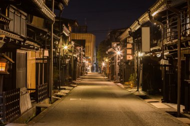 Gece kasabada Takayama.