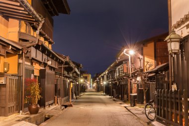 Gifu Japonya gece kasabada Takayama.