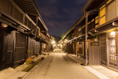 Gifu Japonya gece kasabada Takayama.