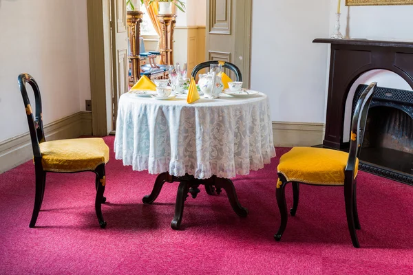Matbord i vintage stil med eleganta dukningen. — Stockfoto