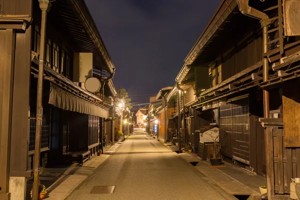 Takayama město v noci v gifu, Japonsko. — Stock fotografie