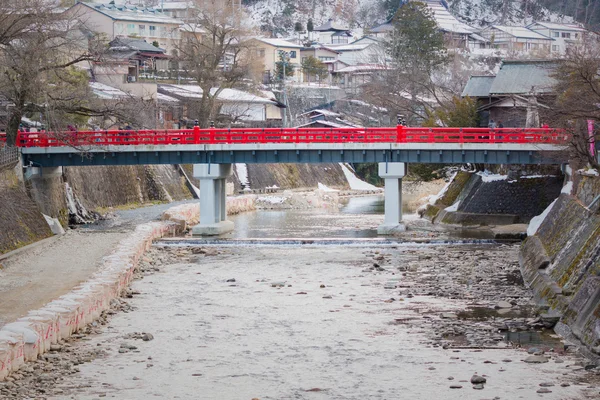 Nakabashi rote Brücke in Takayama-Stadt. — Stockfoto