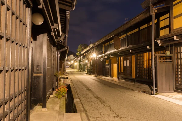 Takayama plaats (town) in de nacht in gifu, japan. — Stockfoto