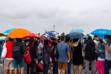 Bangkok, Tayland - 20 Haziran 2020: Bangkok 'ta hükümet karşıtı protesto, binlerce kişi Sanam-Luang' daki siyasi sistem reformunu protesto etti.