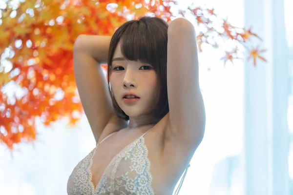 Egy Fiatal Szexi Ázsiai Portréja Fehér Bikiniben Szobájában Szexi Lány — Stock Fotó