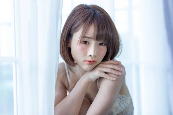 Egy Fiatal Szexi Ázsiai Portréja Fehér Bikiniben Szobájában Szexi Lány — Stock Fotó