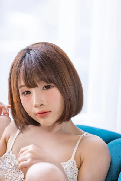 Retrato Jovem Mulher Asiática Muito Sexy Vestindo Biquíni Branco Seu — Fotografia de Stock