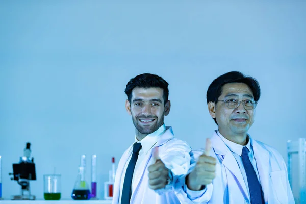 Scientists Laboratory Medical Workers Work Portrait Caucasian Asian Modern Scientific — Stock Photo, Image