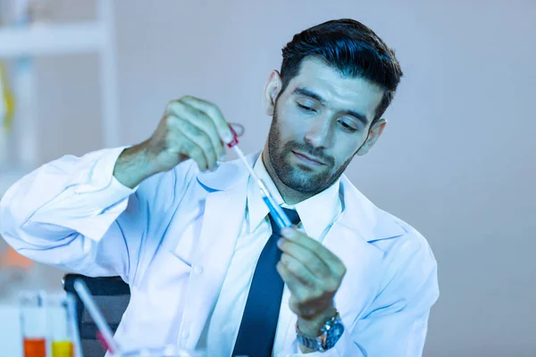 Research Scientists Analysing Test Trial New Generation Vaccine Data Work — Stock Photo, Image