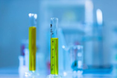 Laboratuvar Araştırması - Kimyasal Arkaplan için Bilimsel Camlar.