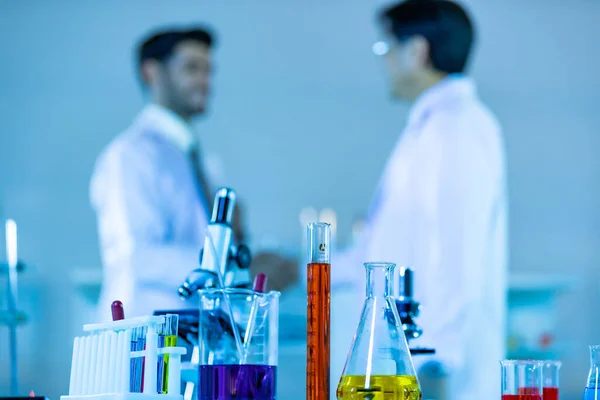 Laboratory Research Scientific Glassware Blur Scientist Researching Background — Stock Photo, Image