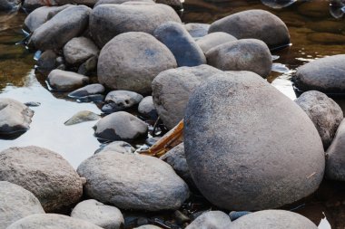 Nehir taşları doğada.