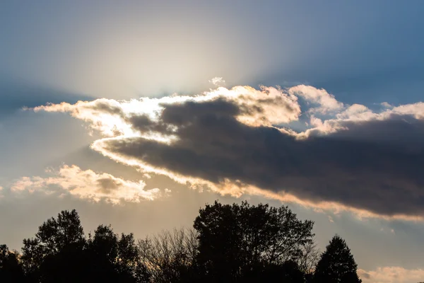 Sunshine through rain cloud. — Stock Photo, Image