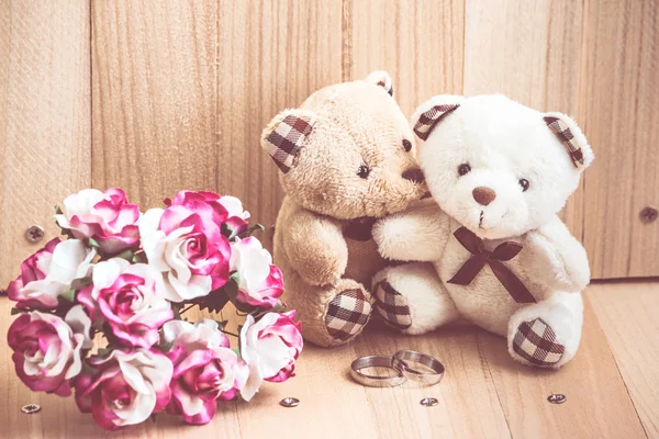 Embrace Couple Bear in love, Style Vintage background — Stock Photo, Image