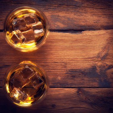 Bir bardak viski viski