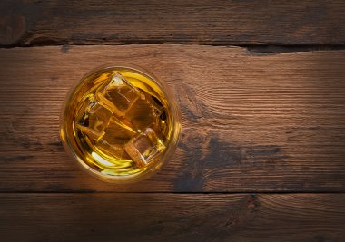 Bir bardak viski viski