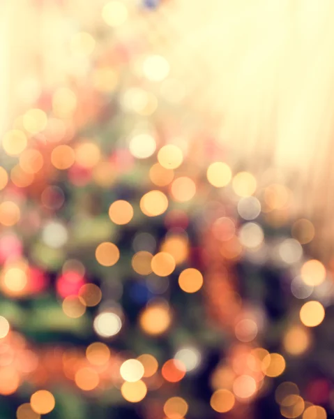 Albero di Natale con luci sfocate . — Foto Stock