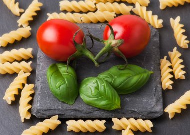 Kiraz domates. Kiraz domates asma üzerinde