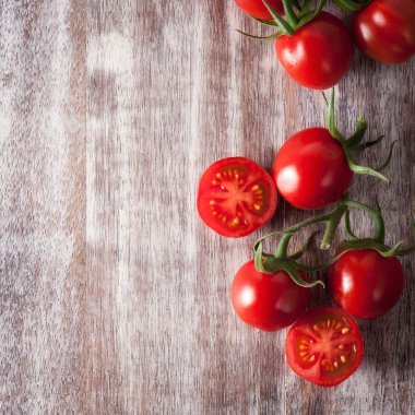 Kiraz domates. Kiraz domates asma üzerinde