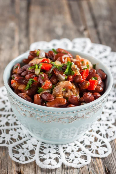 Kırmızı fasulye güveci. 