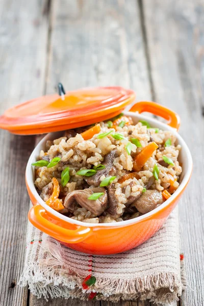 Pilaf mit weißen Pilzen — Stockfoto