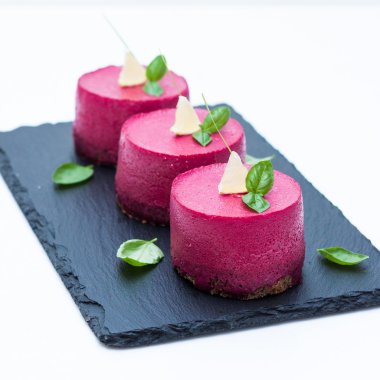 Pancar mousse ile ringa balığı