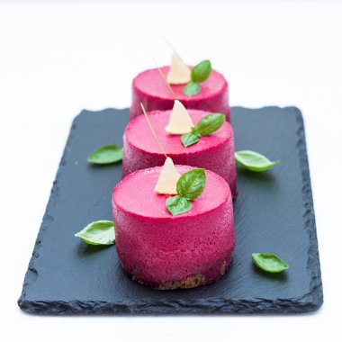 Pancar mousse ile ringa balığı