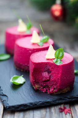 Pancar mousse ile ringa balığı