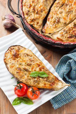 fırında patlıcan dolması