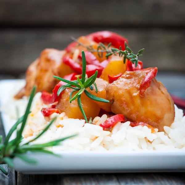 Chicken with pineapple in sweet and sour sauce — Stock Photo, Image