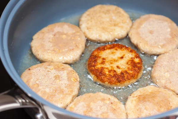 Frying turkey cutlets — Stock Photo, Image