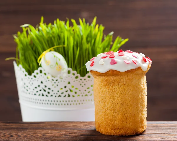 Ostern. Kuchen, bemaltes Ei — Stockfoto