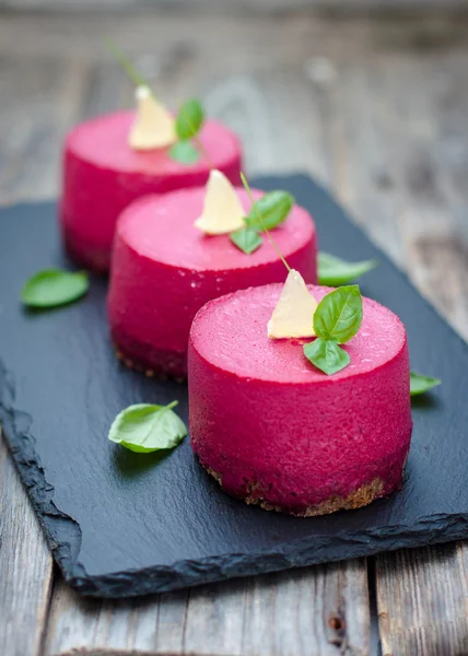 Pancar mousse ile ringa balığı