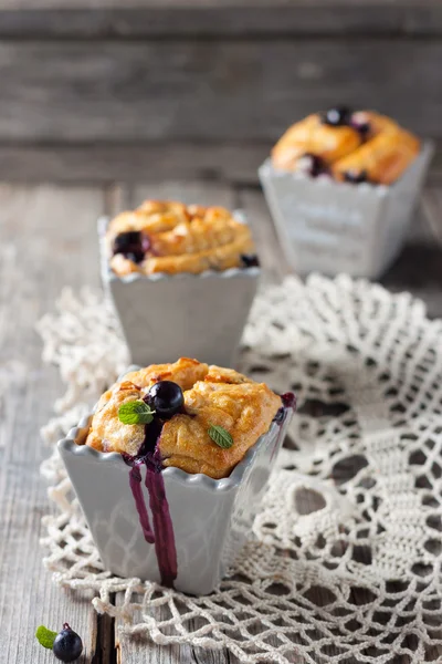 Siyah frenk üzümü ile vanilyalı sütlaç