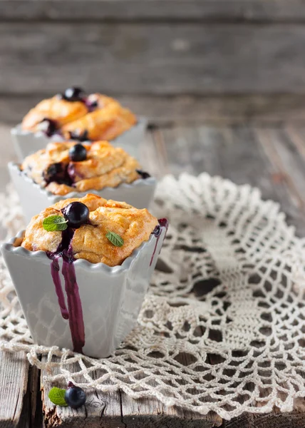 Siyah frenk üzümü ile vanilyalı sütlaç