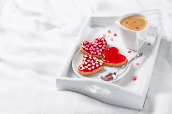 kahve ve kalp bisküvi