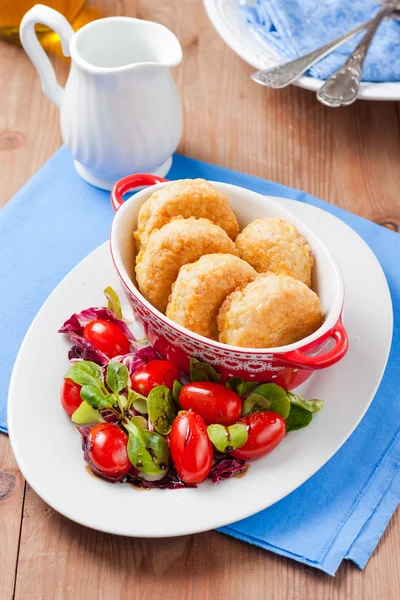 Rice patties with lettuce and tomatoes — Stock Photo, Image