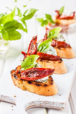 Peynir ile İtalyan bruschetta