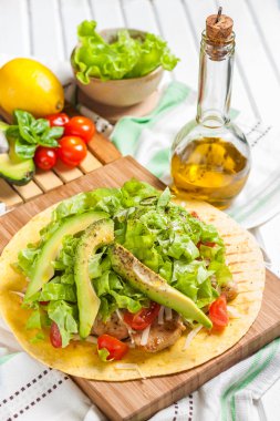 Tavuk Tostada. Tavuk tortilla