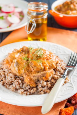 Et, domates sos ihtiva eder