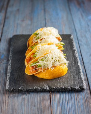 Etli Meksika tacoları.