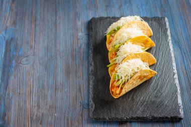 Etli Meksika tacoları.