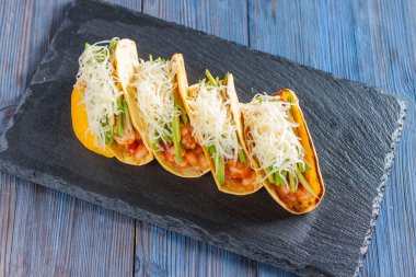 Etli Meksika tacoları.